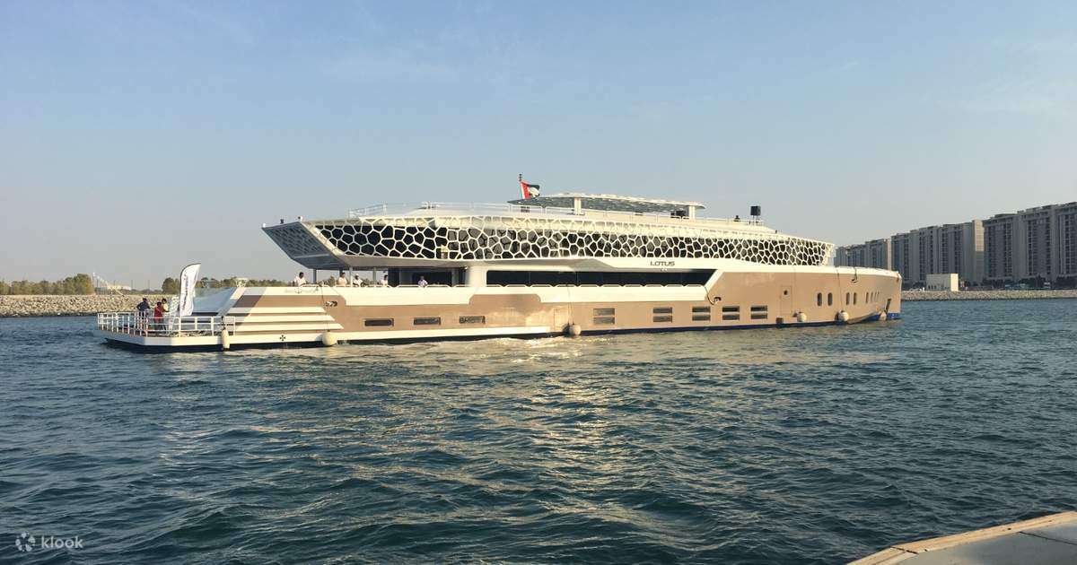 5-Star Premium Mega Yacht Dinner at Dubai Marina